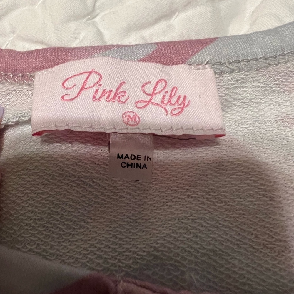 Pink Lily pink and gray camo romper Size Medium - Picture 3 of 4